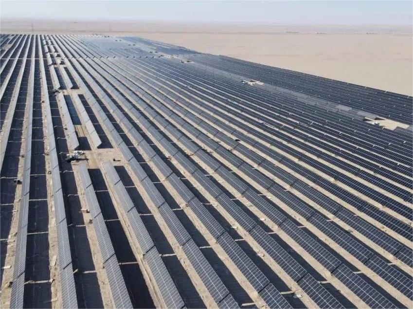 مشروع الطاقة الشمسية الأرضية على نطاق واسع 12 ميجاوات (تشينغهاي ، الصين)